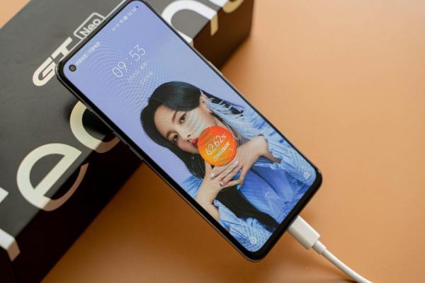 年轻人第一款不偏科的性能旗舰：realme 真我GT Neo评测